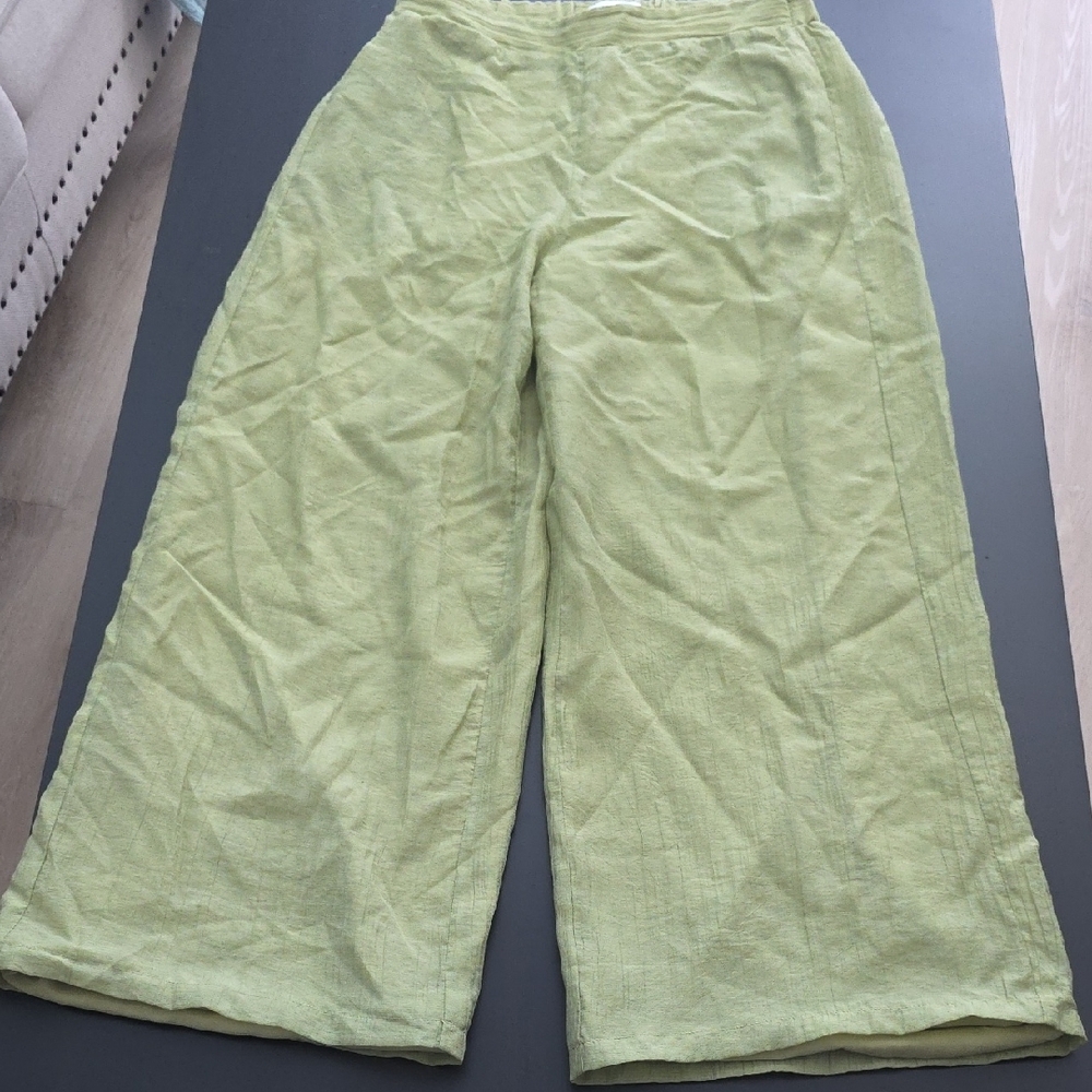 Hanan Textured Button Down Top & Wide Leg Pants - Cypress Green - Picture 3 of 10